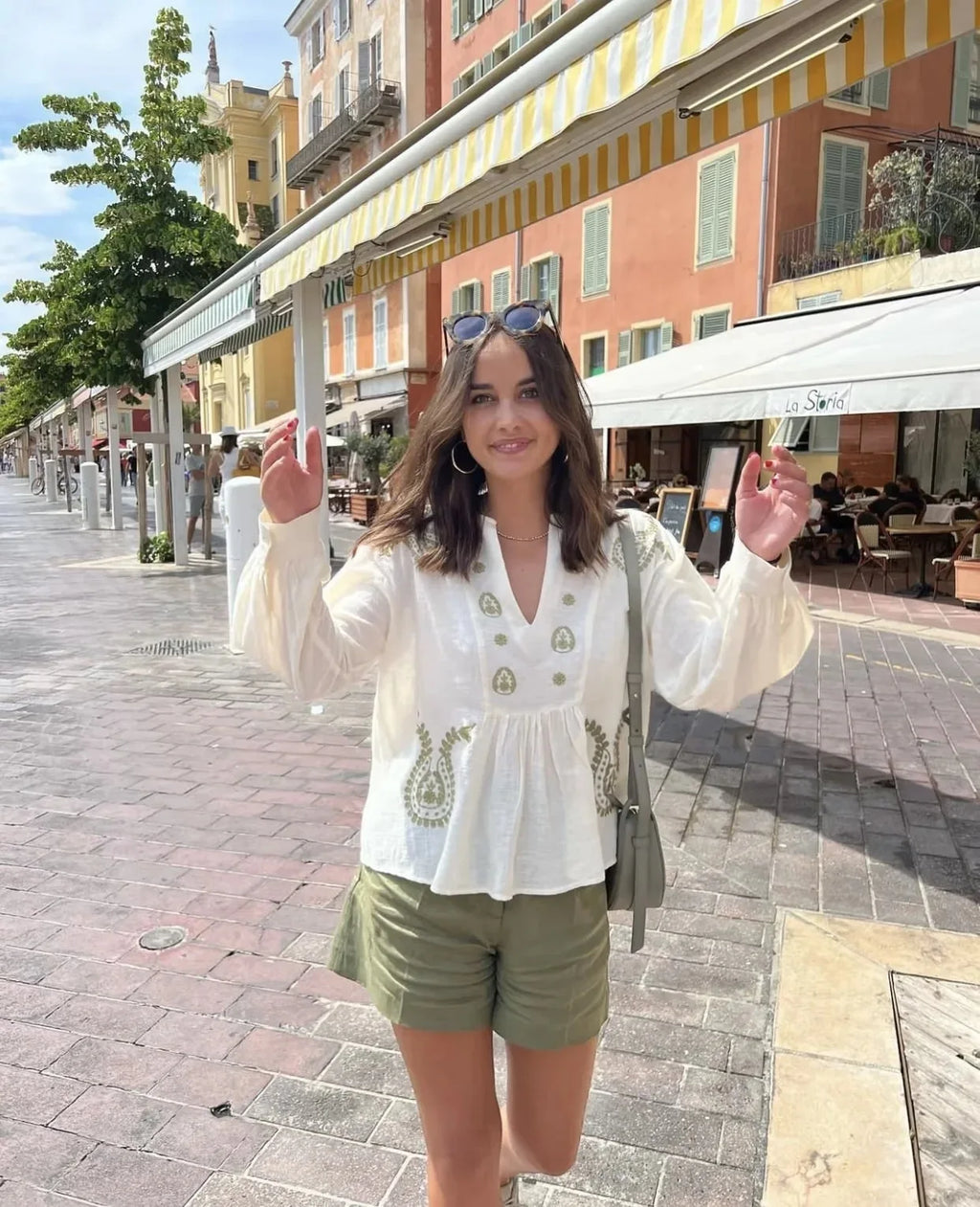 haut brodé a manche longue