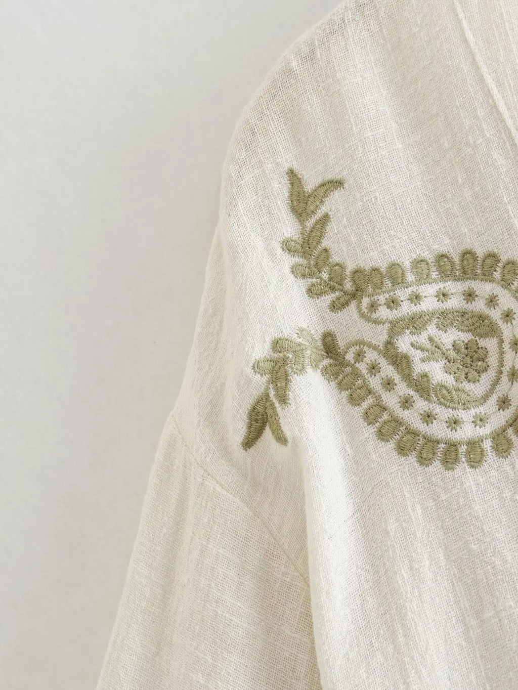 haut brodé a manche longue