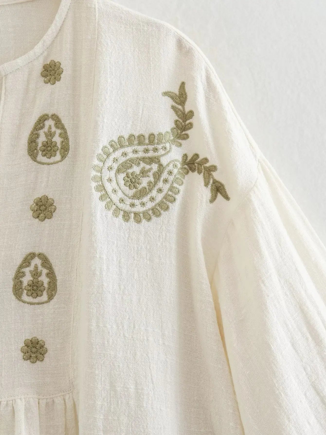 haut brodé a manche longue